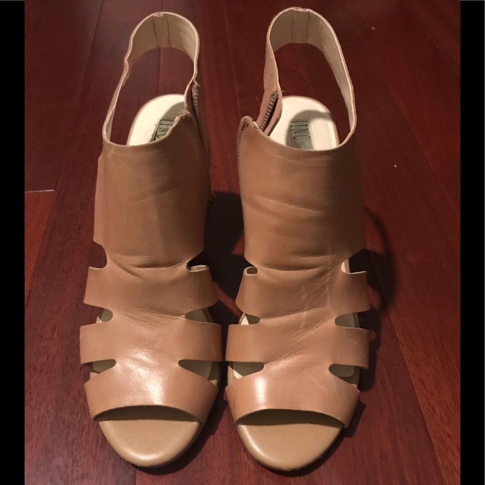 Ladies leather shoes
